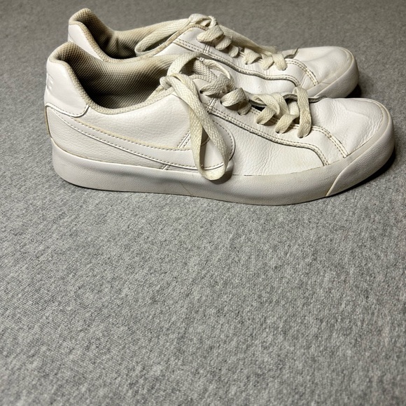 Nike Blazers Low Top size 8.5 - Picture 2 of 4
